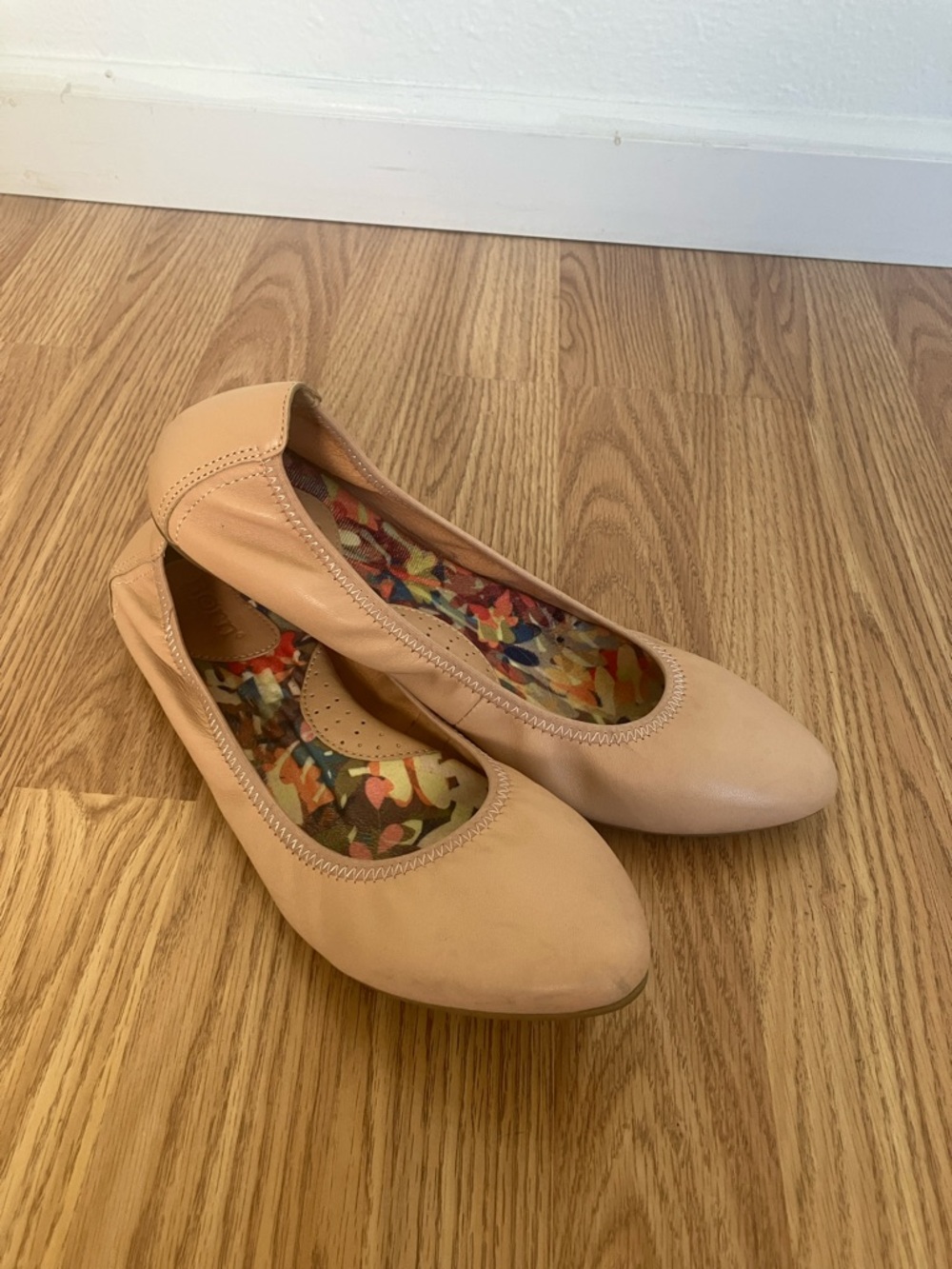 Born Women’s Nude Pink Leather Ballet Flats Size 9